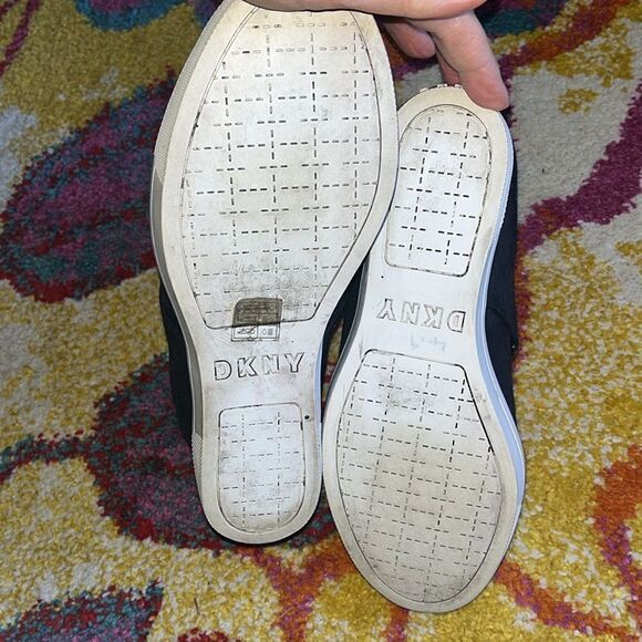 LIKE NEW DKNY PLATFORM COSMOS WEDGE SNEAKERS WOMEN’S SIZE 9 - Picture 13 of 13